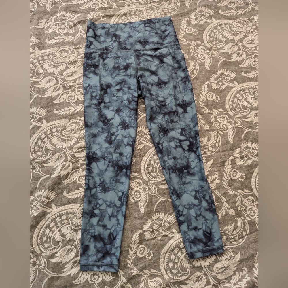 NEW ATHLETA Salutation Stash Pocket ii Printed 7/8 Legging Gray Tye Die